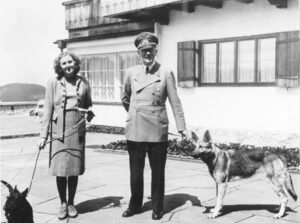 Адольф Гітлер та Єва Браун.