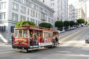 Канатний (кабельний) трамвай на Стоктон-стріт у Сан-Франциско.