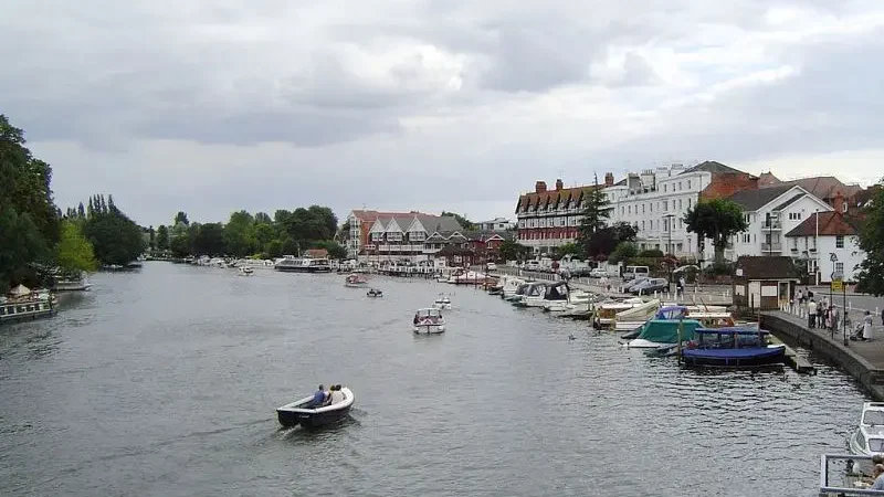 Вид на річку Темзу в місті Хенлі-он-Темс