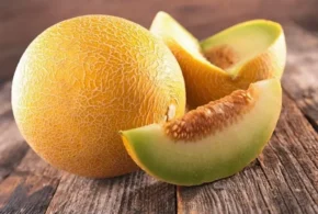 Вигляд дині ззовні і всередині