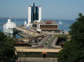 Морський вокзал та готель "Одеса"