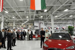 Прем'єр-міністр Індії Шрі Нарендра Моді з генеральним директором "Tesla Motors" Ілоном Маском.