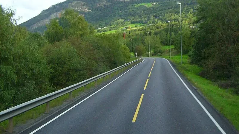 Асфальтована дорога