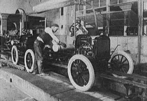 Складальний конвеєр на заводі Форда