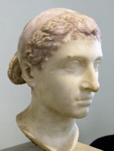 Давньоримський бюст Клеопатри VII, знайдений в Італії