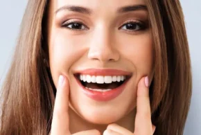 У дорослих людей зазвичай від 28 до 32 постійних зубів