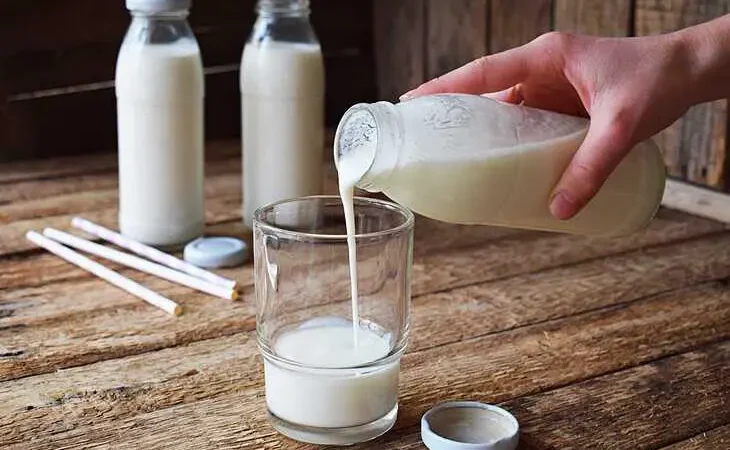 Кефір у пляшках