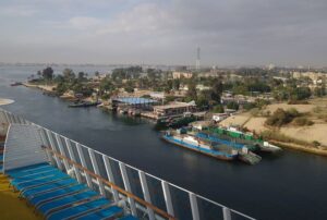 Суецький канал в районі міста Ісмаїлія