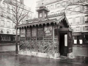 Туалет на ринку Place de la Madeleine в Парижі