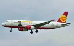 Літак з логотипом Chupa Chups