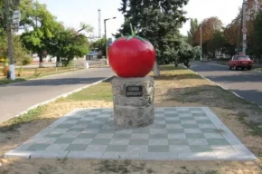 Пам'ятник "Слава помідору" в Україні