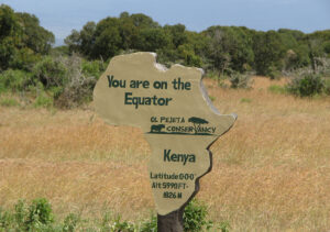 Позначка екватора у Кенії.