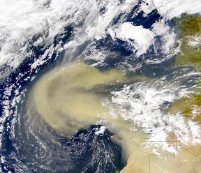 Фрагмент супутникового фото великої сахарської піщаної бурі