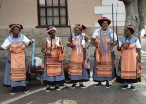 Лесото. Місцеві жінки в традиційному одязі.
