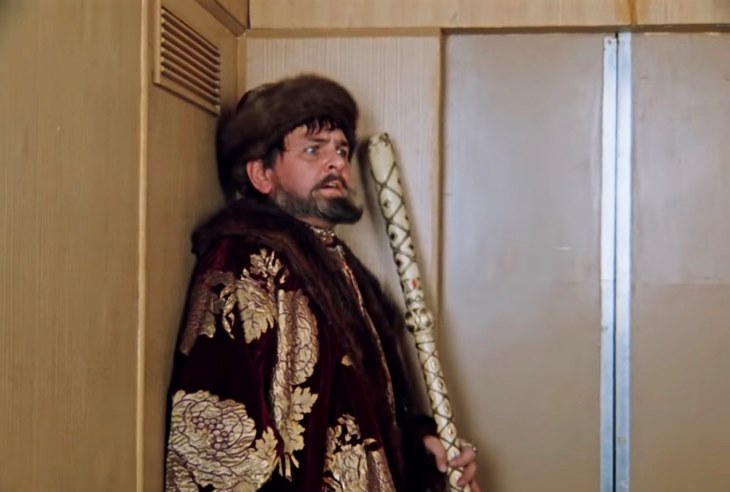 Сцена з ліфтом у фільмі "Іван Васильович змінює професію".