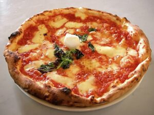 Неаполітанська піца "Маргарита"