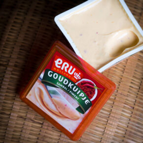 Eru Goudkuipje Sambal: голландський плавлений сир