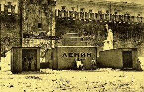 Перший тимчасовий дерев'яний Мавзолей Леніна