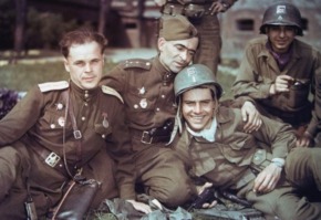 Радянські солдати з союзниками
