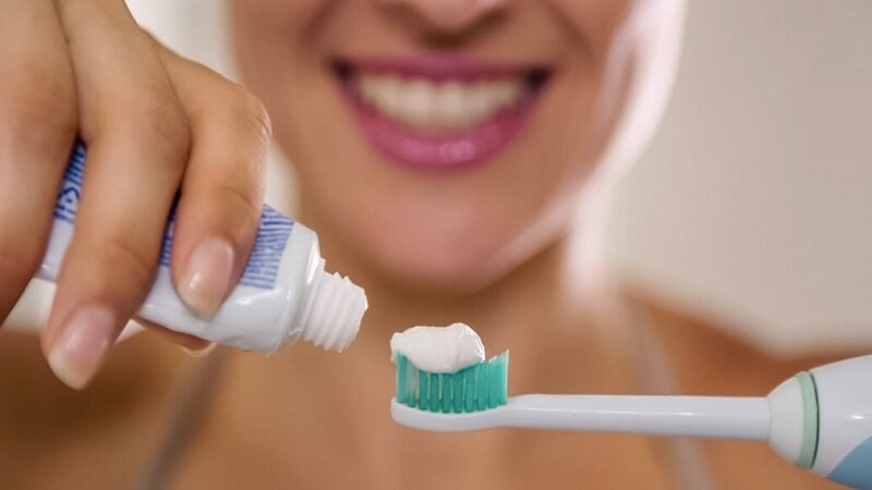 Просто чистити зуби недостатньо