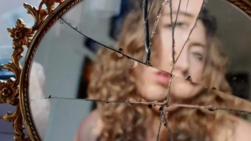 У давнину люди вірили, що у дзеркалі відображена душа