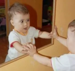 Реакція дитини на своє відображення