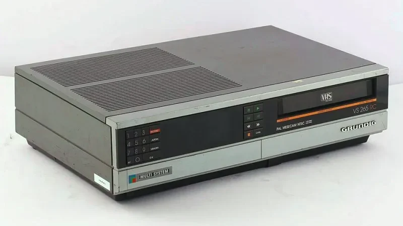 Відеомагнітофон Grundig VS 265 RC