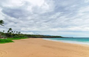 Пляж Хапуна на східному узбережжі острова Гаваї